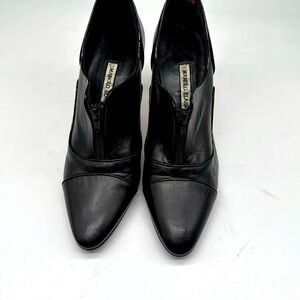 Manolo Blahnik black leather booties 40